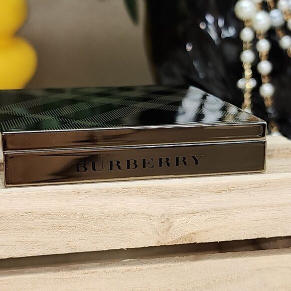 NIB BURBURRY 02 MOCHA 4 SHADE EYESHADOW PALETTE - Picture 11 of 13